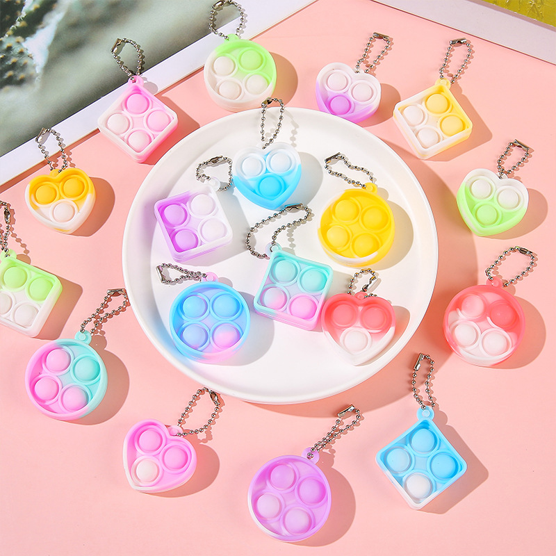 Rat Extermination Pioneer Mini Keychain Pendant, backpack pendant, Finger Bubble Fun, stress-relieving toy, kindergarten small gift Specification drawing