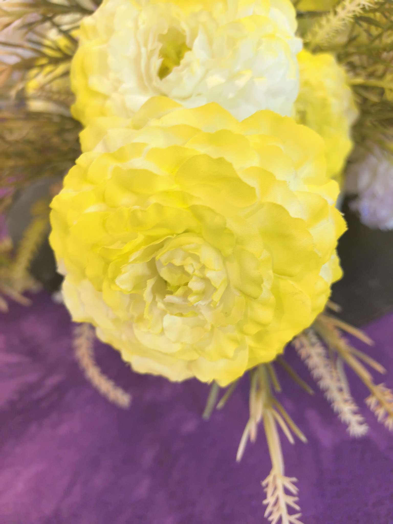 仿真花，花朵，可以用在，服装。蛋糕，头饰。等等。各方面都可以用。