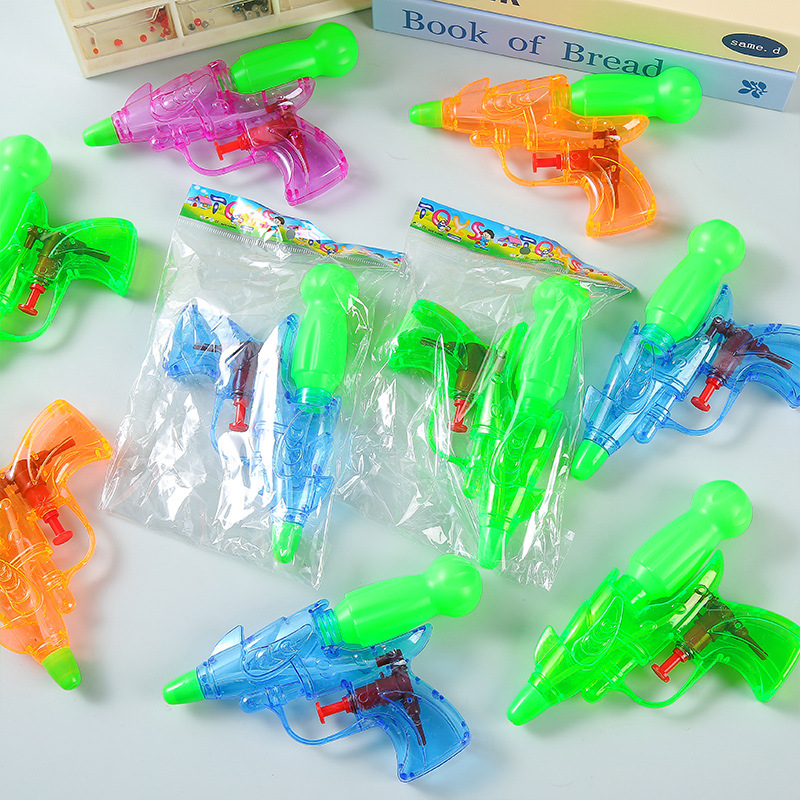 Summer children's water gun, outdoor water play on the beach, large-capacity mini water gun, water fight toys, kindergarten gifts Application Scenario