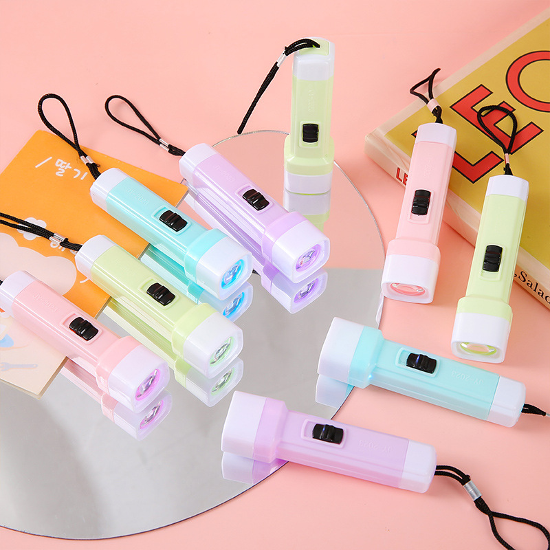 Macaron-colored small flashlights, powerful flashlights, lighting lamps, LED street stalls, practical toys, gifts, kindergarten prizes Application Scenario
