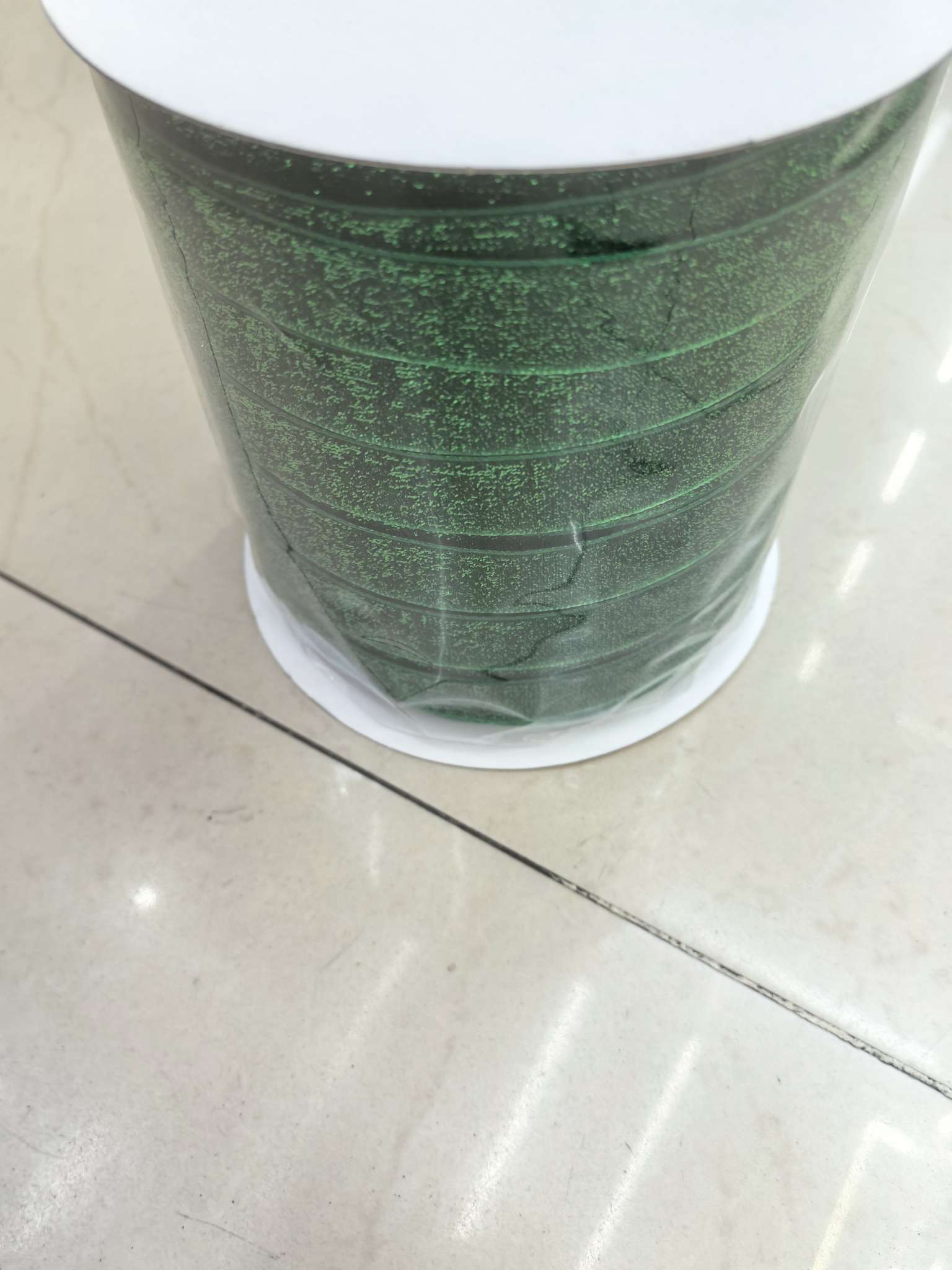 Textile, leather, clothing, accessories, brooches, butterflies, chiffon, sequins, accessories, floral cloth shoes, floral accessories and many other styles to choose from