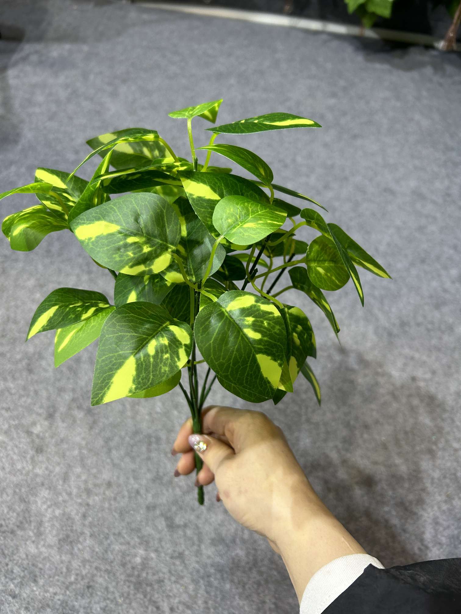 A variety of 7-prong green plant simulation plant handicrafts, gifts, creative handcrafted artworks, home decoration collectibles to choose from detail image 2