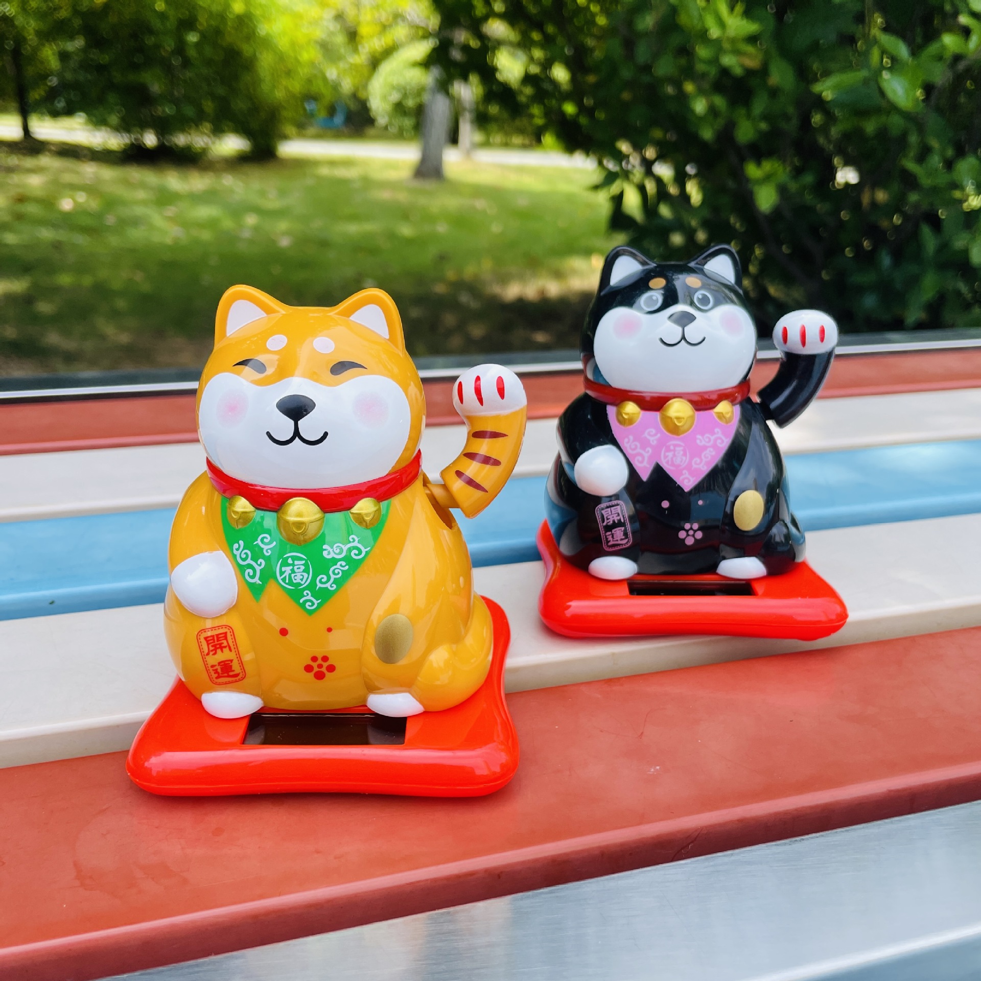 太阳能新款招财猫汽车摆件 发财猫招手猫居家装饰品 办公装饰品摆件