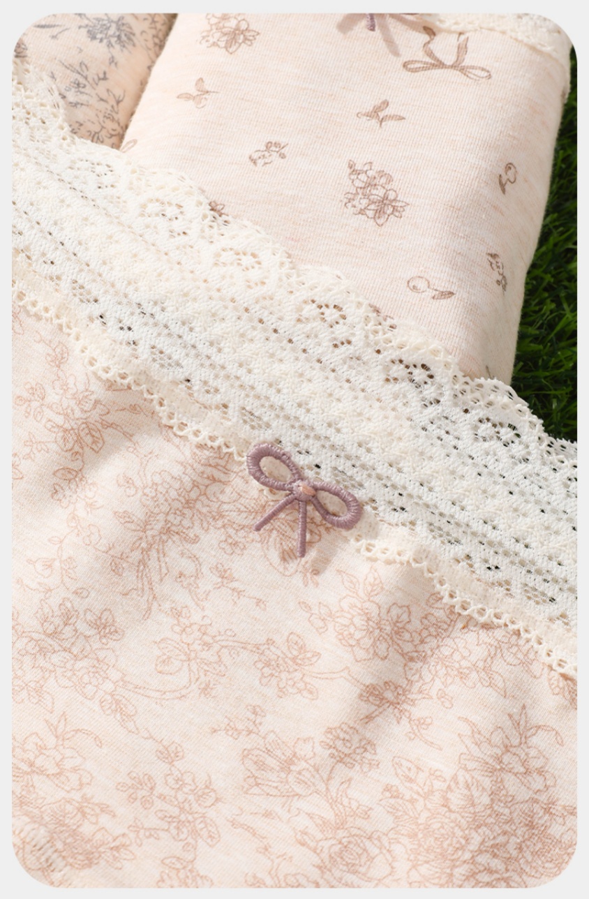 Sweet floral lace briefs, new cotton underwear for women, seamless and breathable, mid-waisted four-corner underwear for women details Picture
