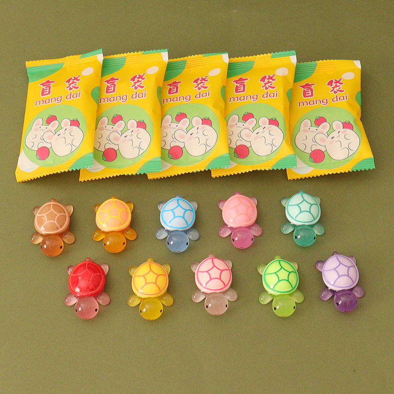 Miniature simulation mini luminous little animals, luminous little turtles, sea turtle model ornaments, micro-landscape desktop blind bags full figure