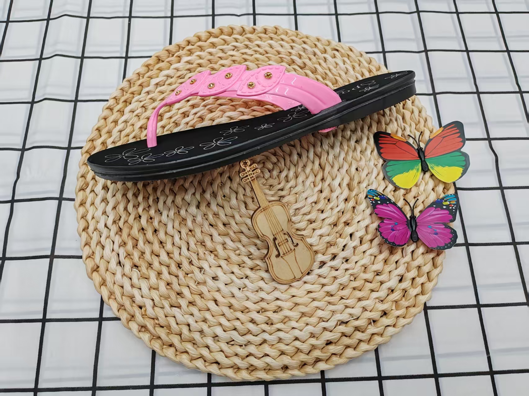 New stylish anti-slip flat flip-flops for summer 2025 Specification drawing