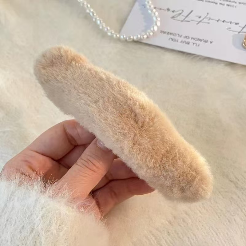 Fusheng // Popular autumn and winter plush large duckbill clip, lazy person's hair clip, women's laid-back style, back head hair clip, coil hair clip Item Picture