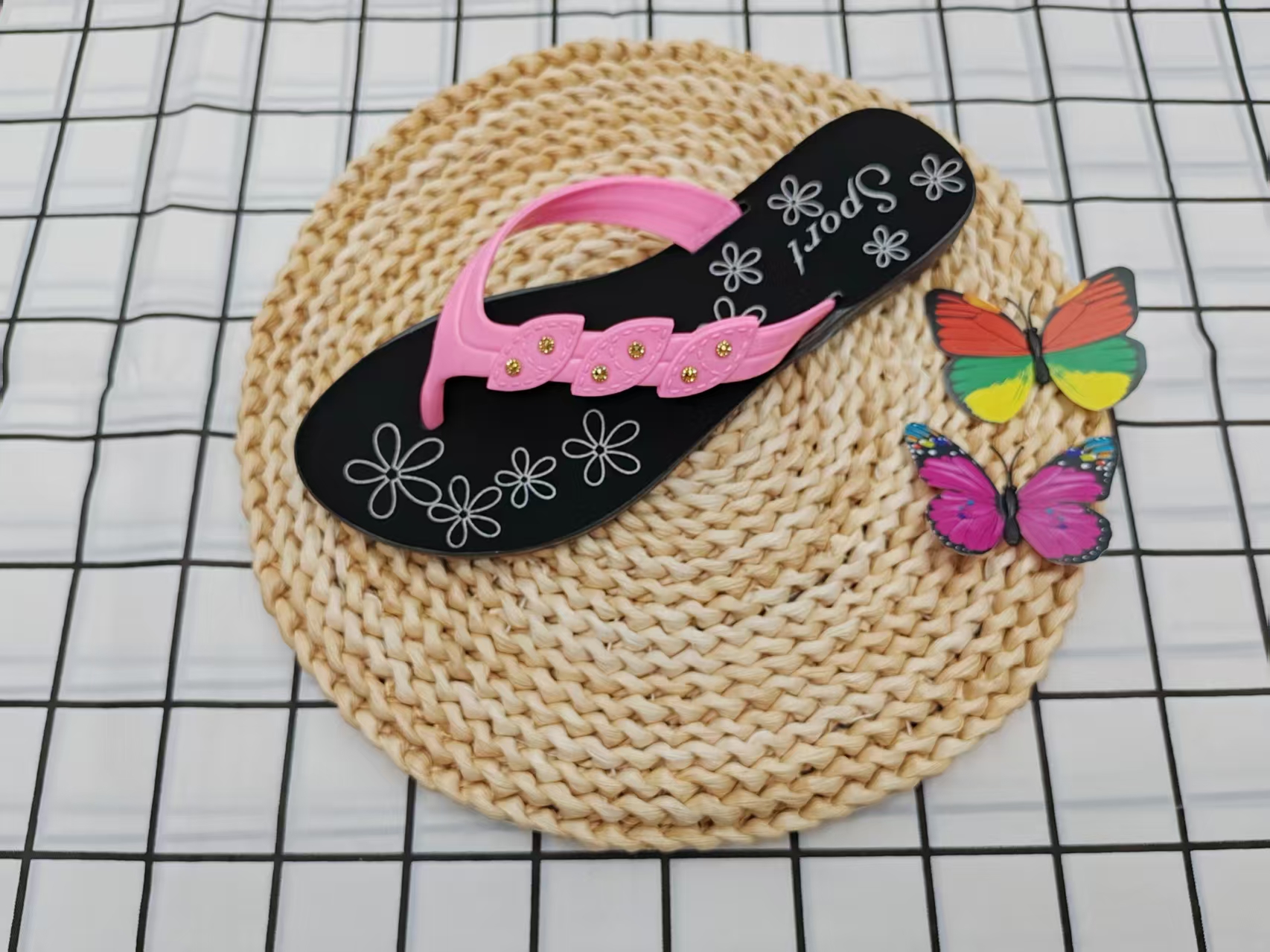 New stylish anti-slip flat flip-flops for summer 2025 details Picture