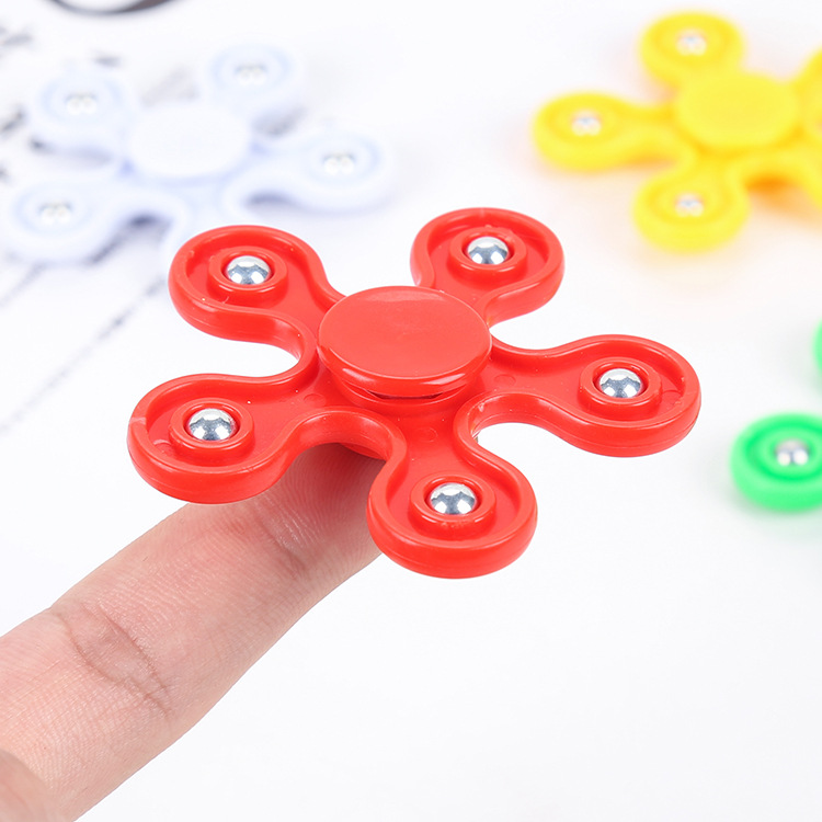 Five-bead fidget spinner, plum blossom five-bead fidget spinner, five-leaf bearing five-angled steel ball spiral interfinger pressure relief toy Application Scenario