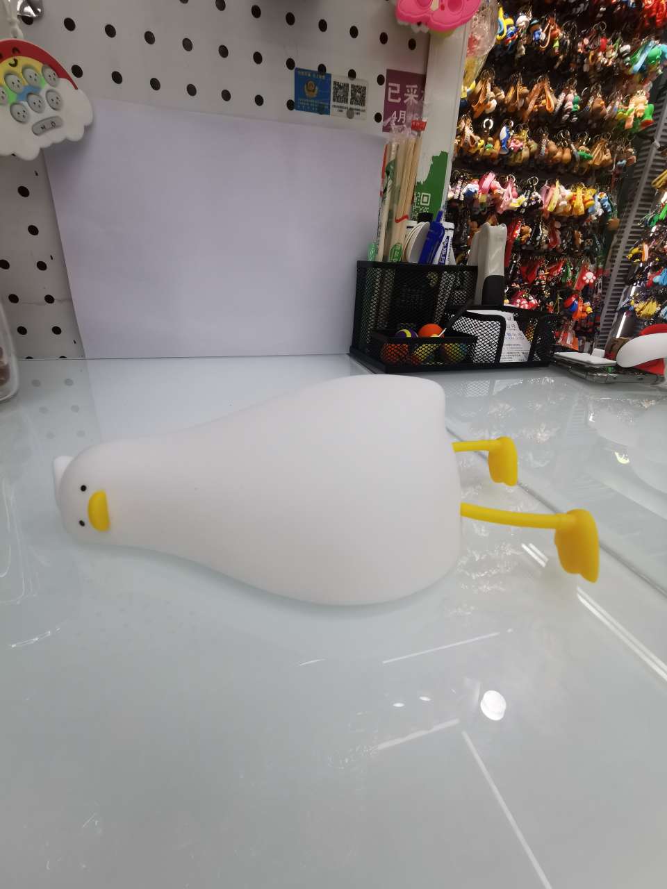 发光玩具儿童电子发光拍拍鸭摆摊神器趣味玩具夜光闪烁儿童玩具白底实物图