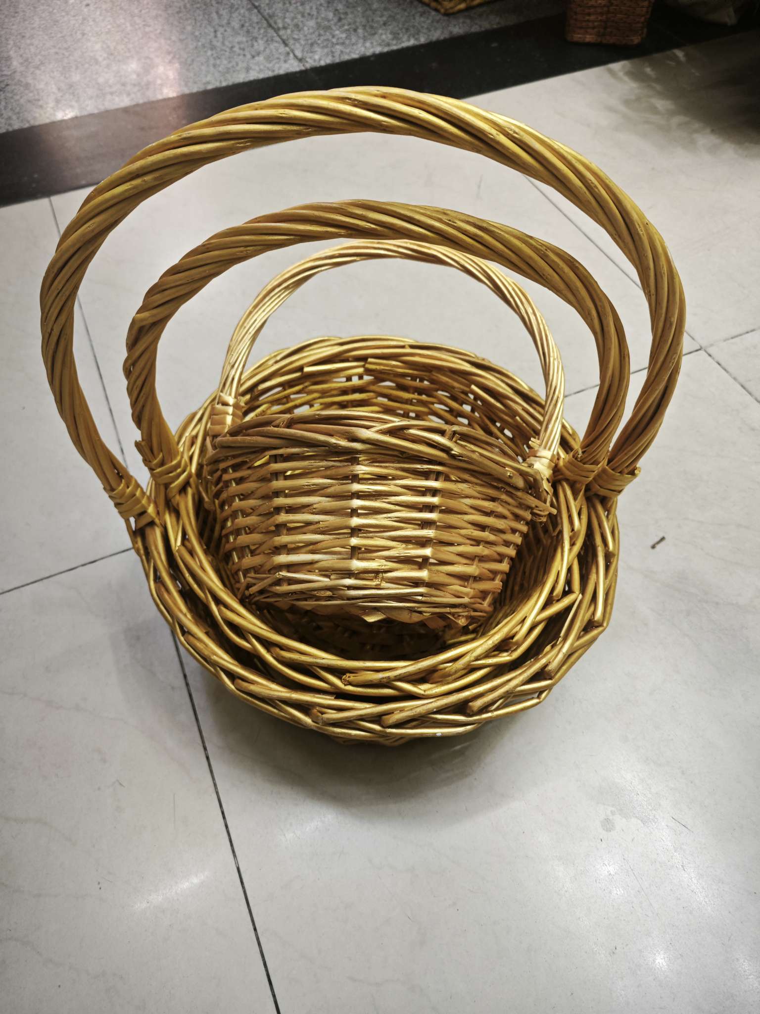 Wicker products, hand-held baskets, handicrafts, golden flower arrangement baskets details Picture