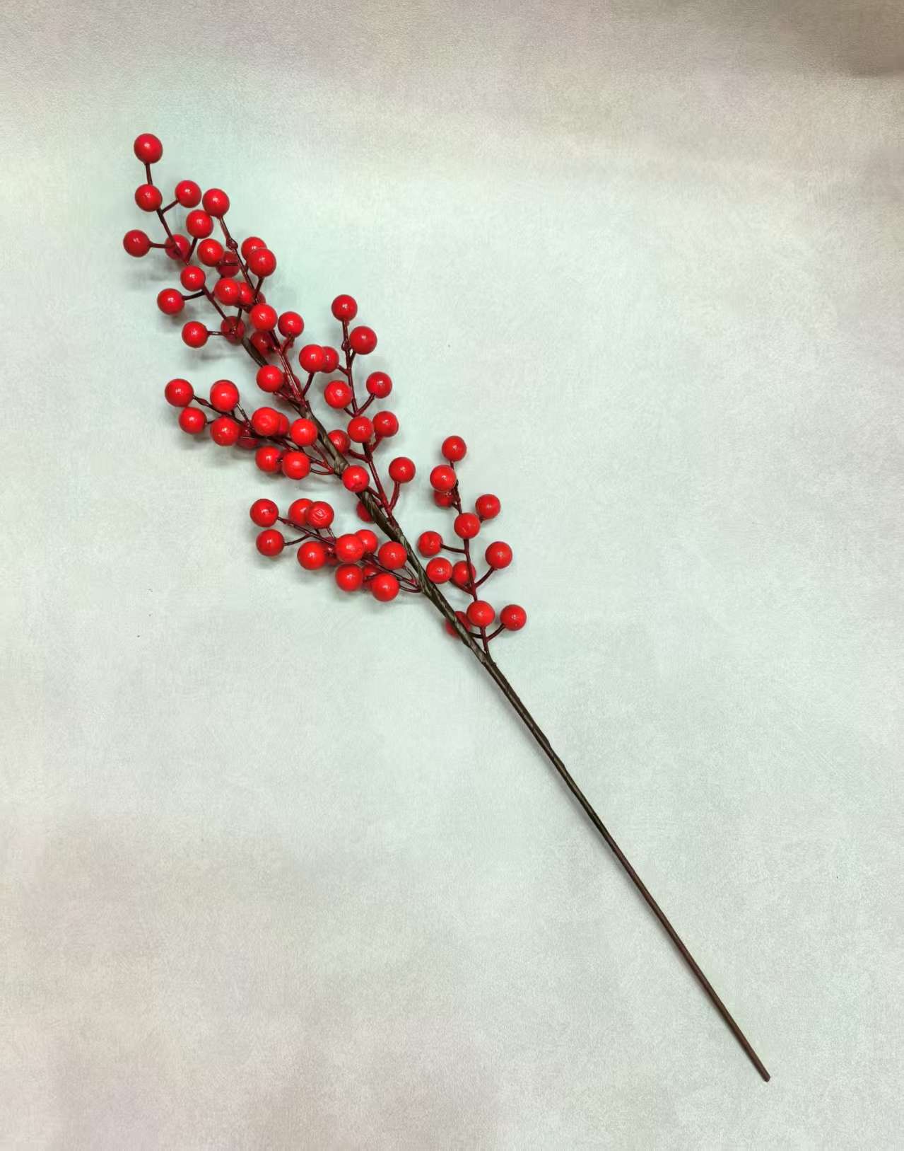 Simulated horticulture, simulated fruits, 4 forks of North American Holly red fruits, 48 fruits in stock, office, cultural, decorative items, creative home decoration Application Scenario