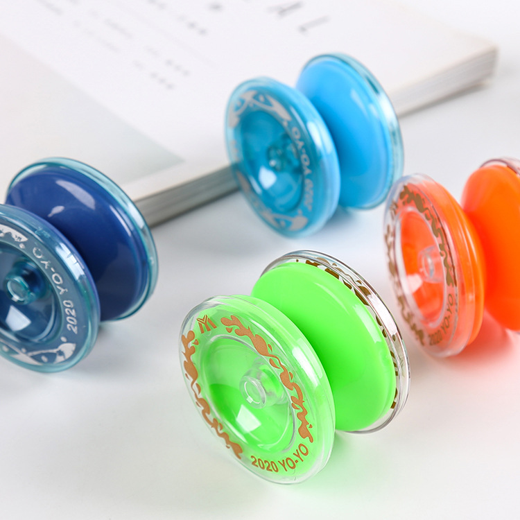 Children's toy stalls sell plastic mini cartoon yo-yos, kindergarten gifts, educational yo-yos, and yoyo balls details Picture