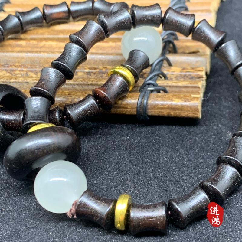 The circular bamboo joint ebony bracelet with luminous beads is a must-have bestseller for shopping center stalls. It is a cultural and artistic bracelet, a tourist attraction, with a natural texture that is fashionable and elegant Item Picture