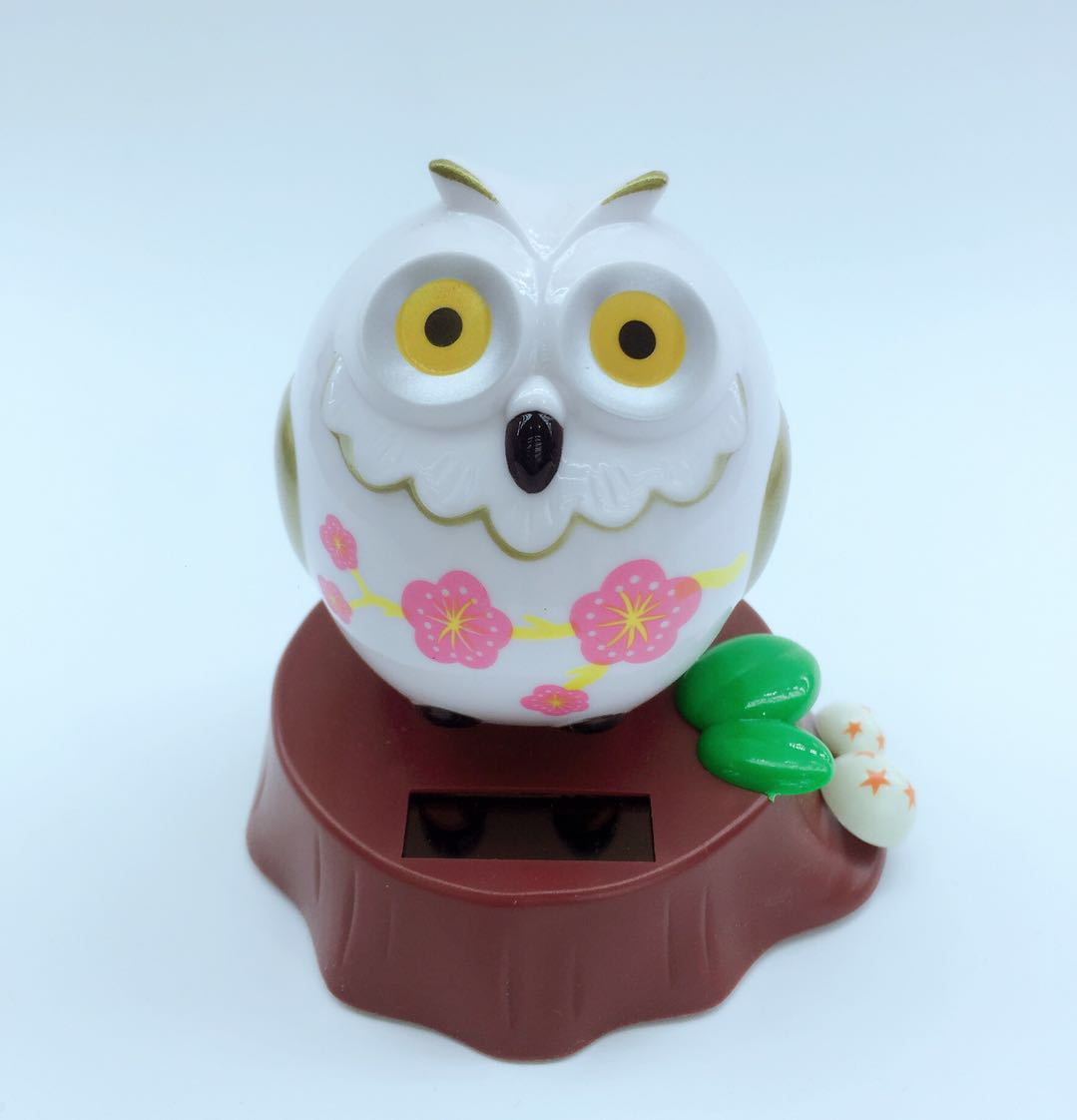 Car accessories, solar-powered shaking head, owl car ornaments, creative figurines, festival gifts, one-piece consignment, car decoration, car accessories, cheap Item Picture