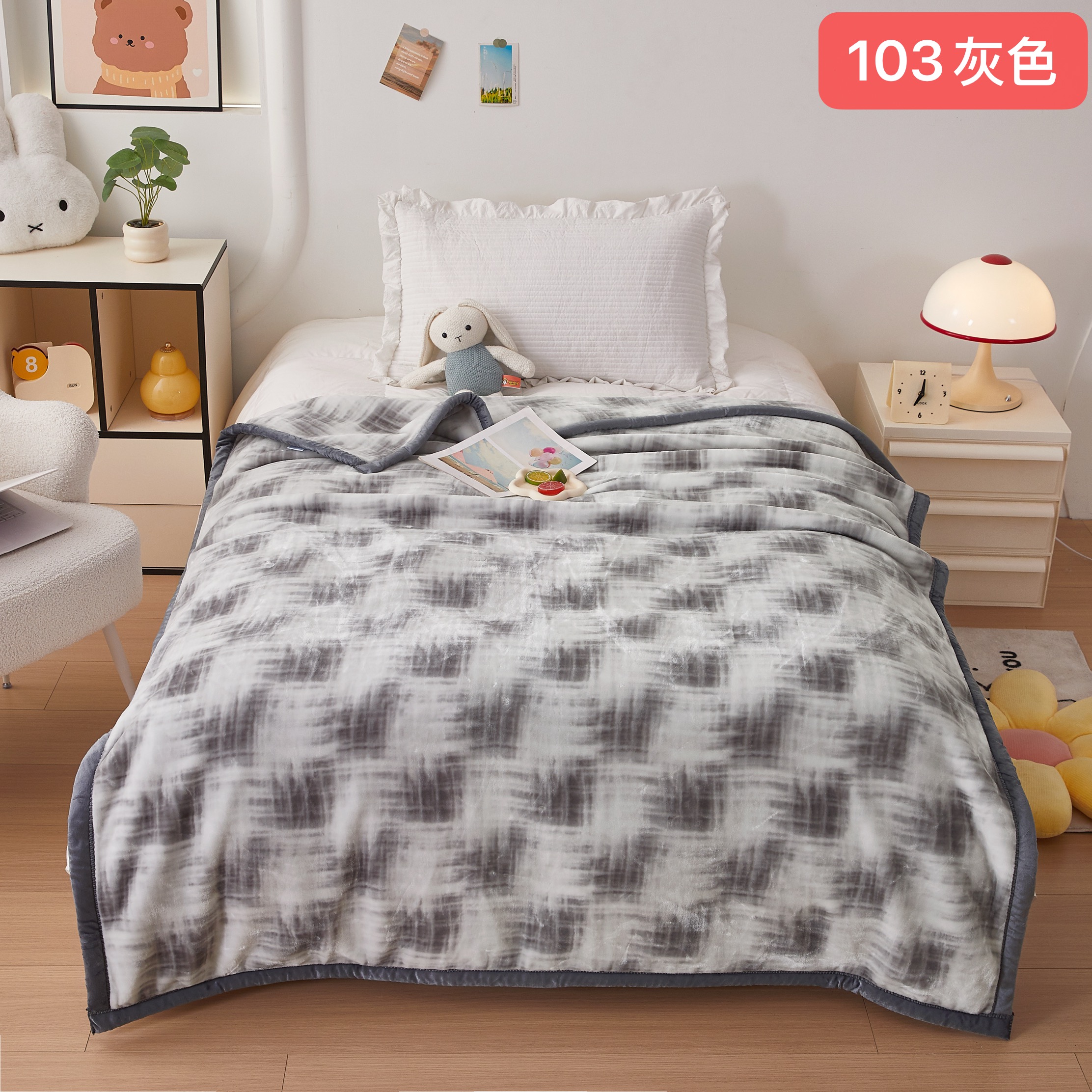 New non-shedding single student dormitory cloud blanket, cover blanket, nap blanket, velvet blanket, 1.5-meter warm blanket for autumn and winter, Raschel blanket Item Picture