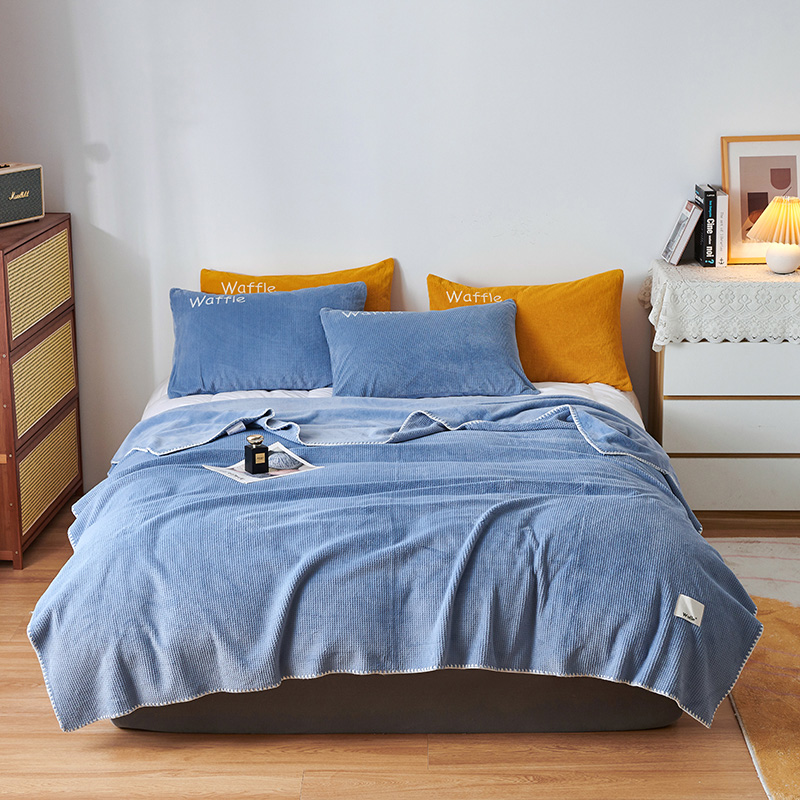 New Waffle milk fleece composite blanket, office fleece blanket, gift blanket, triangular stitch lockstitch, cross-border export factory Item Picture