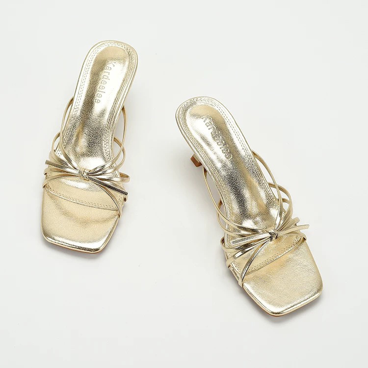 The new French golden high-heeled flip-flops for women's outerwear in the summer of 2025 exude a noble and elegant style. The thin belt mid-heel flip-flops show the toes Application Scenario
