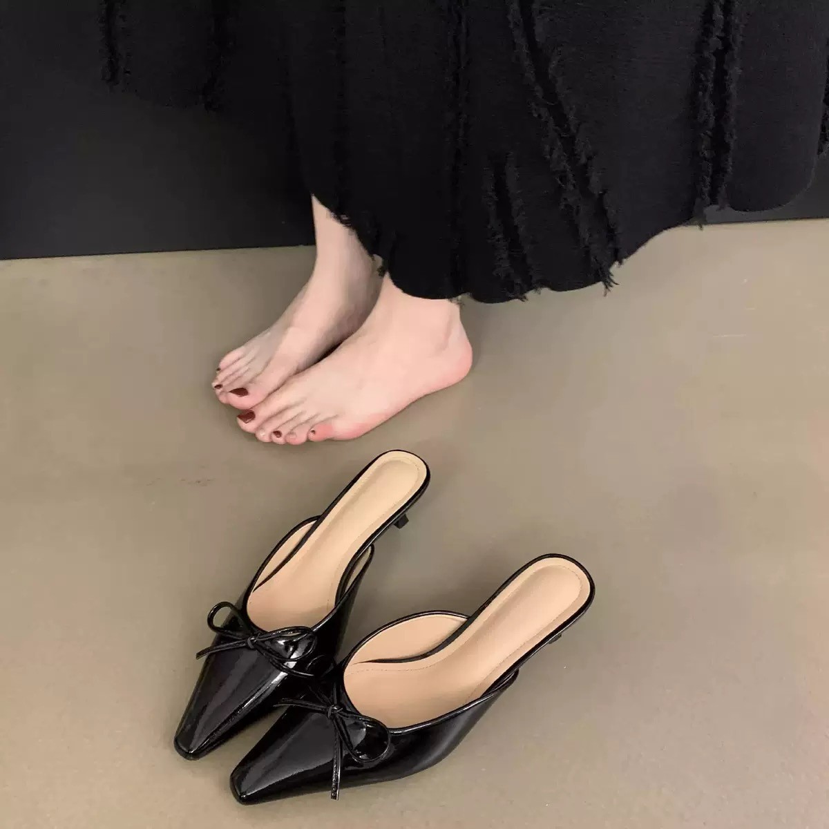 Summer 2025 new style bow mid-calf mules, flip-flops, women's pluse-size high-heeled single sandals Application Scenario