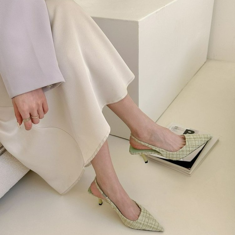 Chanel pointed-toe sandals for women's 2024 new summer fashion, versatile single shoes, French style high heels details Picture