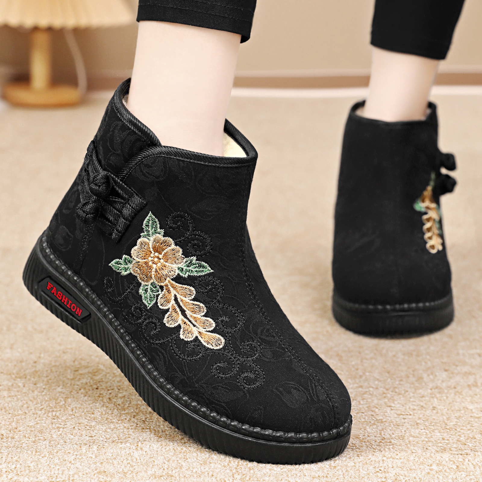 Women's cotton shoes, high-top snow boots, cold-proof and warm long boots, fleece and thickened women's boots, versatile embroidered women's cotton boots Application Scenario