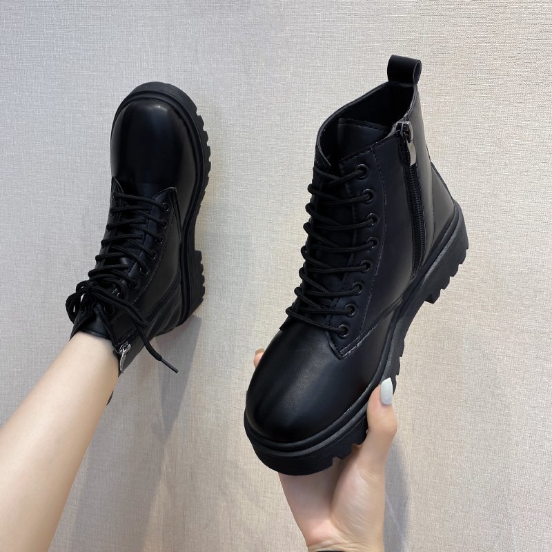 The new black and stylish Dr. Martens boots for women with thick soles and short boots in the autumn of 2024 full figure