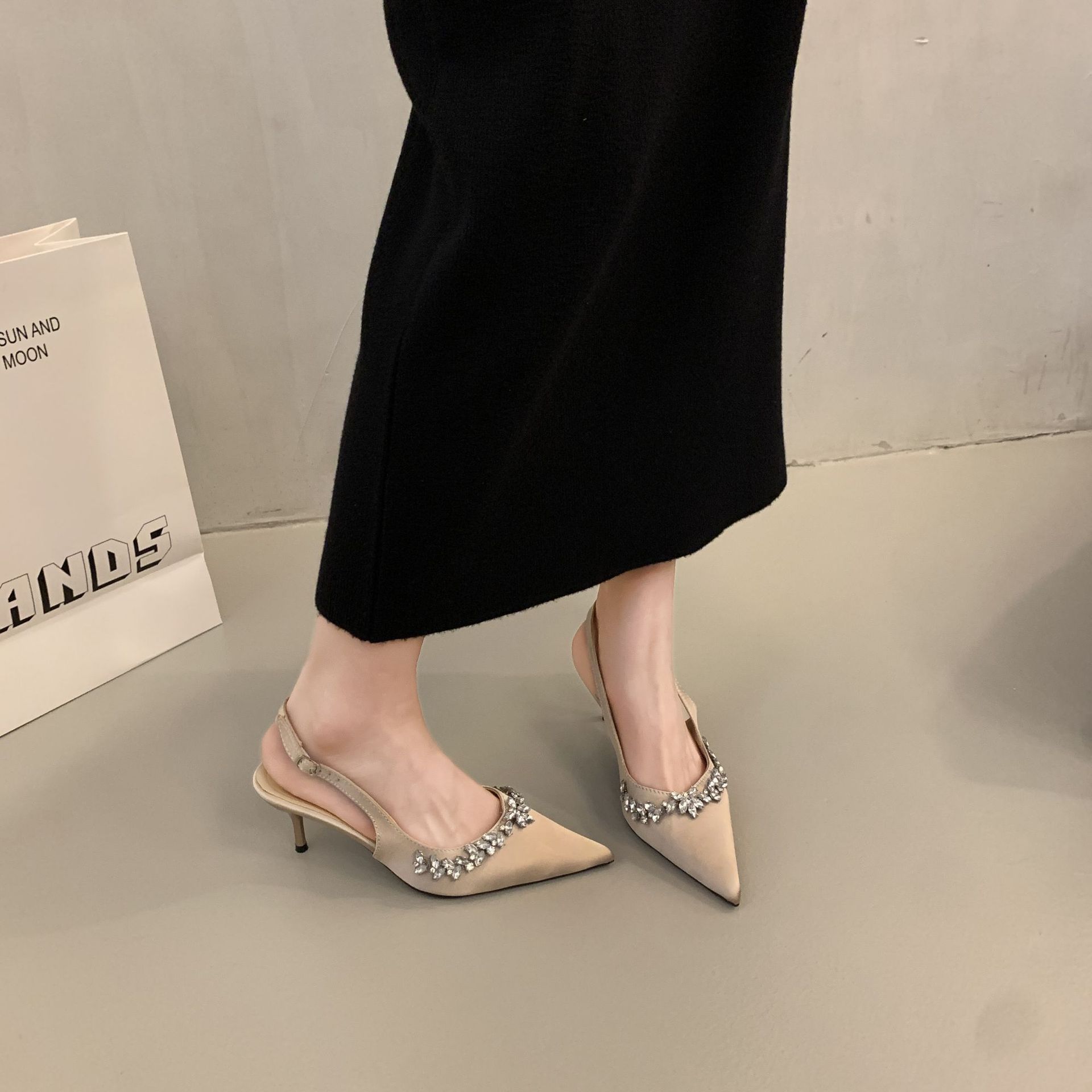 2025 New Spring and summer outfits: apricot-colored pointed-toe single shoes, high heels, thin-heeled French flip-flops, fairy shoes Application Scenario