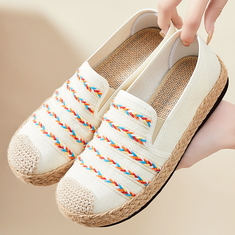 This is a new spring collection of women's casual shoes with a ethnic style. It features a shallow opening for mothers and polyurethane women's shoes with soft soles that are not tiring to the feet details Picture