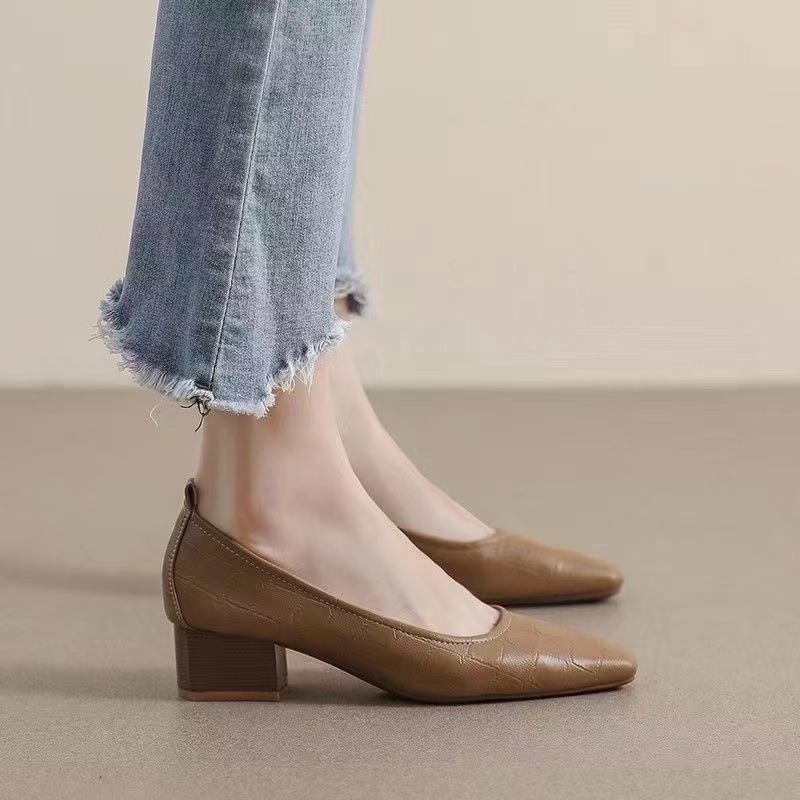 The new Spring/Summer 2023 collection of low-heeled shoes exudes a simple and ladylike charm. They are made of soft leather and do not rub your toes. They are single-toe shoes with low heels Specification drawing