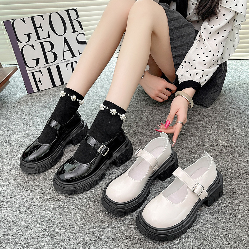 The 2025 summer new thick-soled small leather shoes, one-shoulder buckle round toe, elegant mid-heel, versatile and comfortable Mary Jane shoes Application Scenario