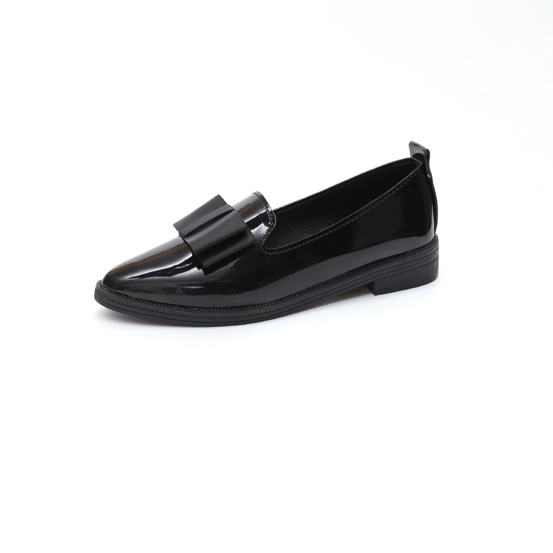 Spring Korean version bow pointed-toe casual low-top single-toe women's flat, shallow mouth simple flip-top commuter women's leather shoes Item Picture
