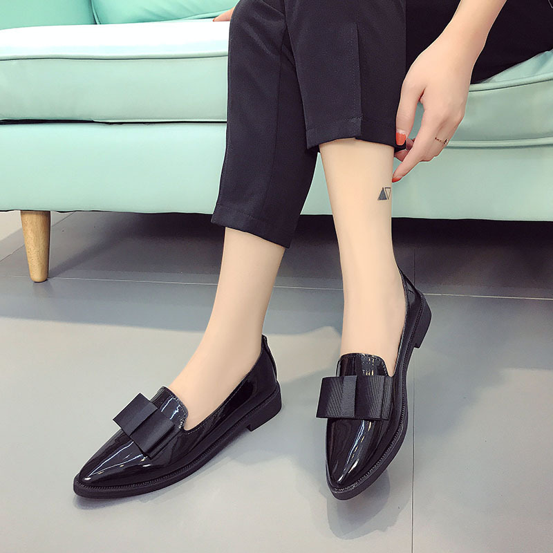 Spring Korean version bow pointed-toe casual low-top single-toe women's flat, shallow mouth simple flip-top commuter women's leather shoes Application Scenario