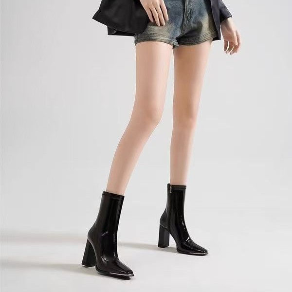 Pluse-sized high heels, short boots, 2025 autumn/winter new Martin boots, women's fleece slim short boots, square toe, thick heel Application Scenario