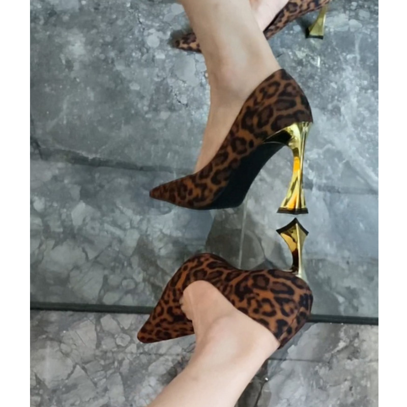The same style of horse hoof gold and leopard print shallow-mouth satin single shoes for women, pointed-toe thick-heeled hot girl style sexy high heels as in the forest details Picture