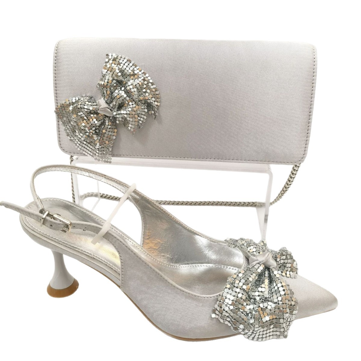 The 2025 new elegant and noble velvet high heels with metal bows, exquisite hand-held evening bag, suitable for party banquets Item Picture