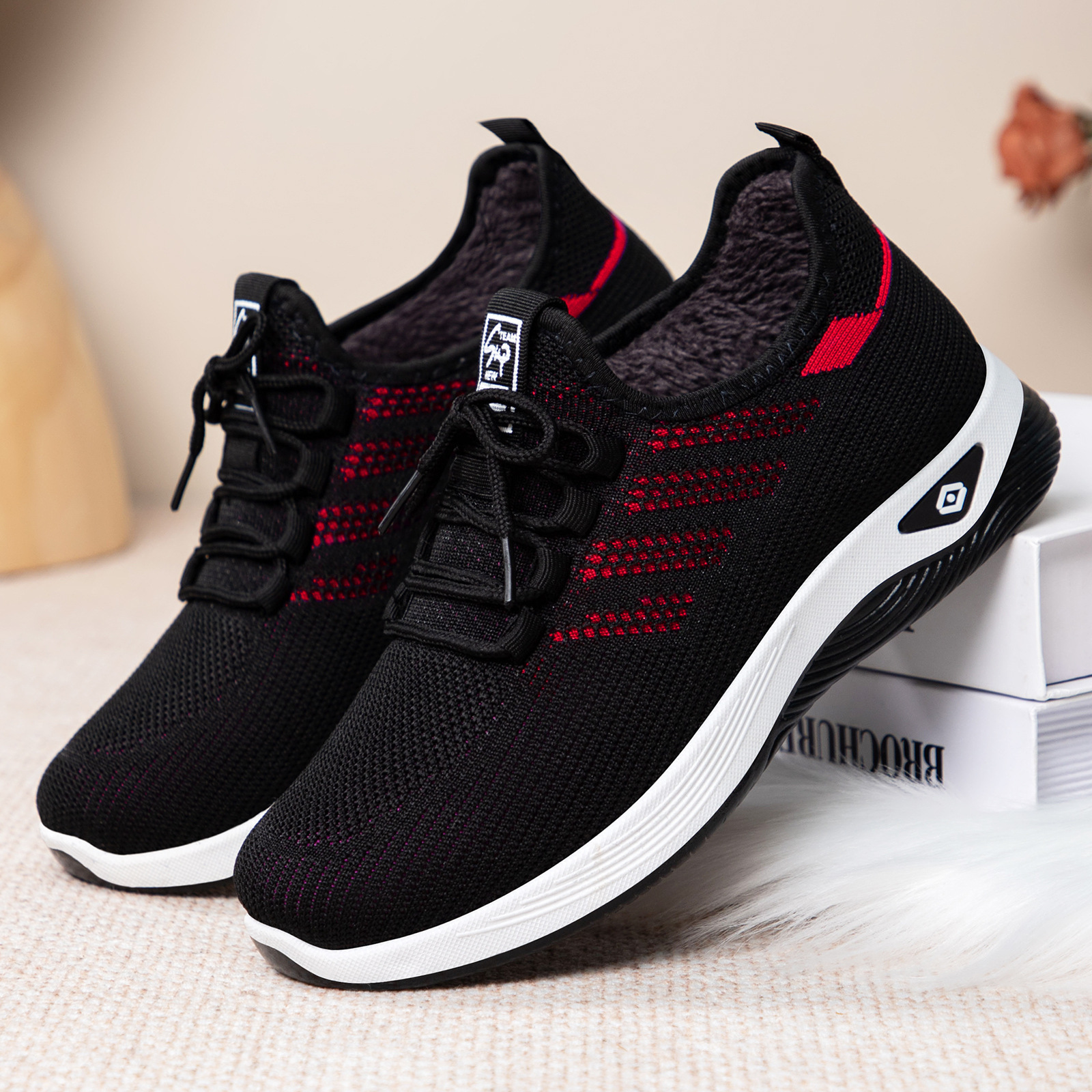 Women's cotton shoes, cross-border TEMU, fleece and thickened women's boots, outdoor sports cotton shoes, versatile flying woven short boots details Picture