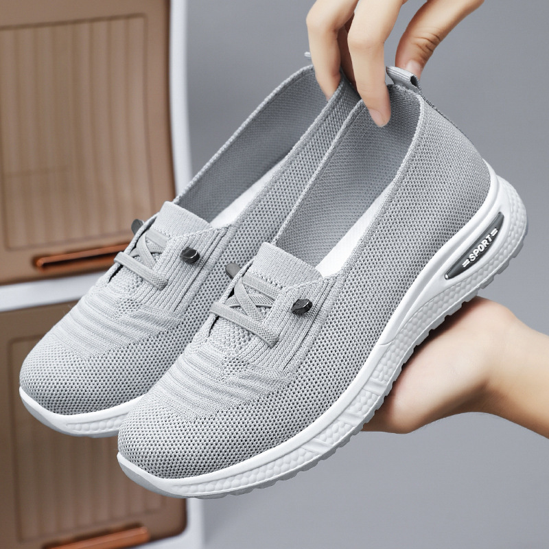 Jinshi Yuan - Women's casual shoes processing and customization, soft-soled mom shoes, non-tiring feet, flying woven shoes, breathable mesh shoes Application Scenario