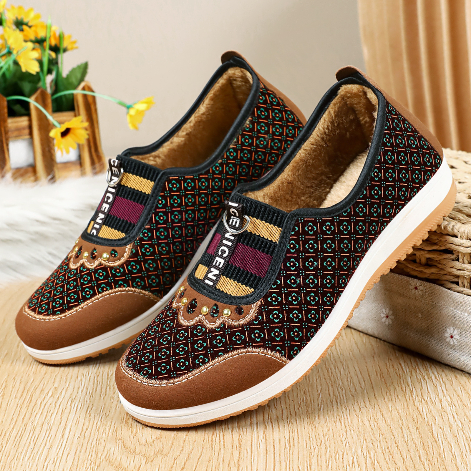Women's cotton shoes with fleece, warm snow boots, shallow-mouthed one-foot mom shoes, cold-proof thick cloth shoes, versatile ankle boots details Picture