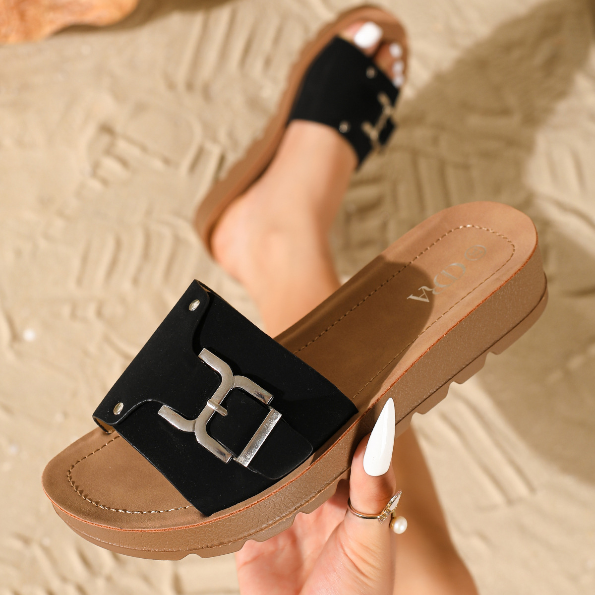 Cross-border exclusive 2025 thick-soled one-piece slippers for outerwear, anti-slip beach Birken cool slippers, suitable for both men and women full figure