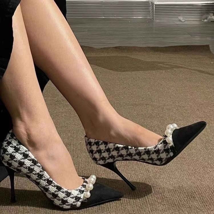 The 2023 new Chanel style slim heel bestseller, French checkered high heels, color-matching and versatile pearl single shoes for women's autumn and winter details Picture