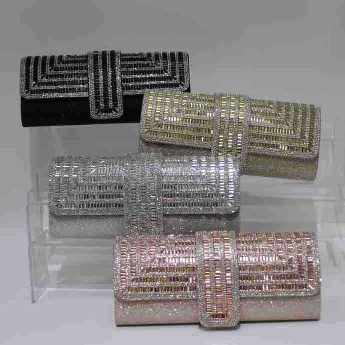 The cross-border flagship dinner bag is a trendy and fashionable hand-held bag for women in Europe and America. It is a single-shoulder crossbody bag with hot diamond chain Specification drawing