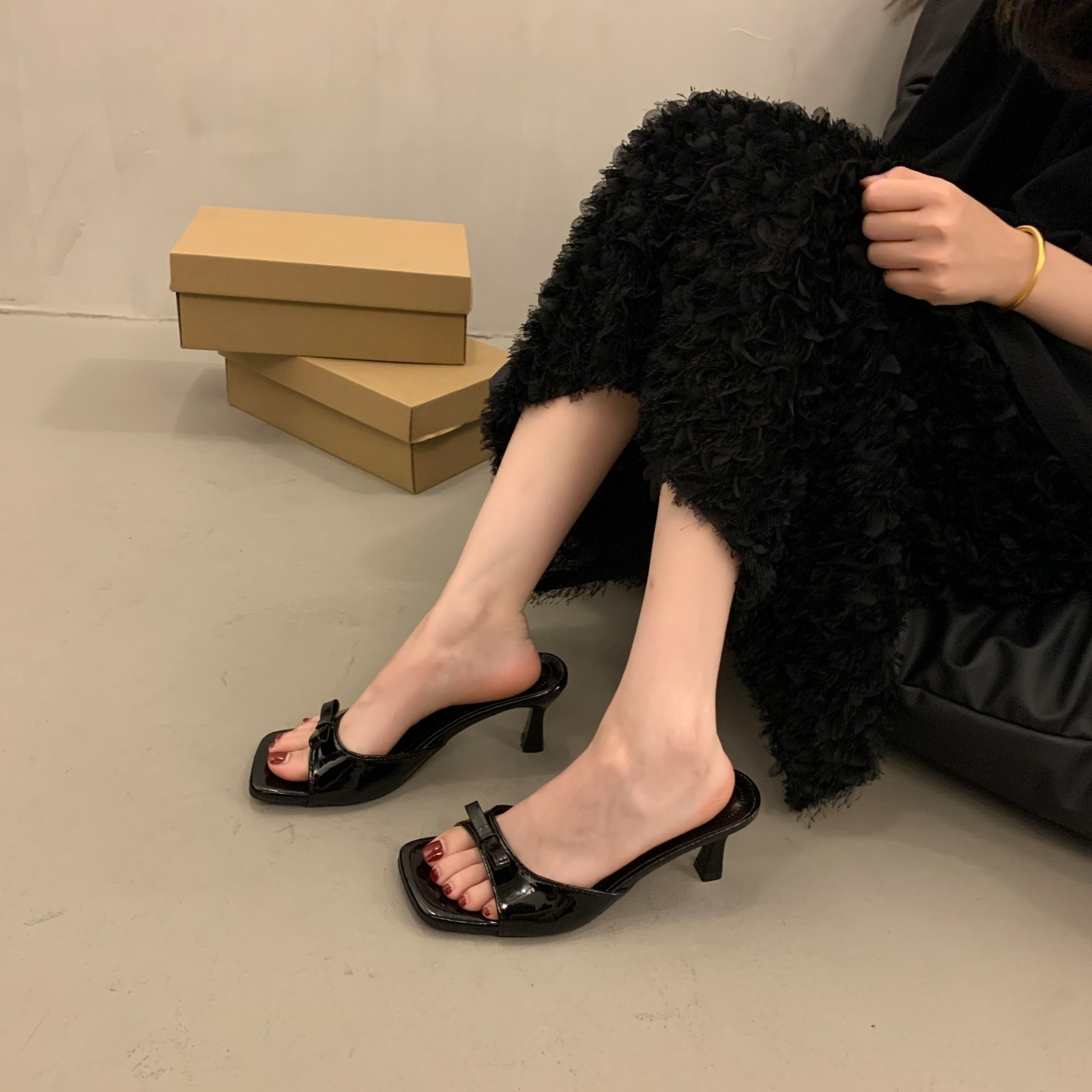 French high-heeled slippers for women 2025 new style summer outerwear, square-toed thin-heeled one-shoulder bow sandals, versatile and elegant Specification drawing
