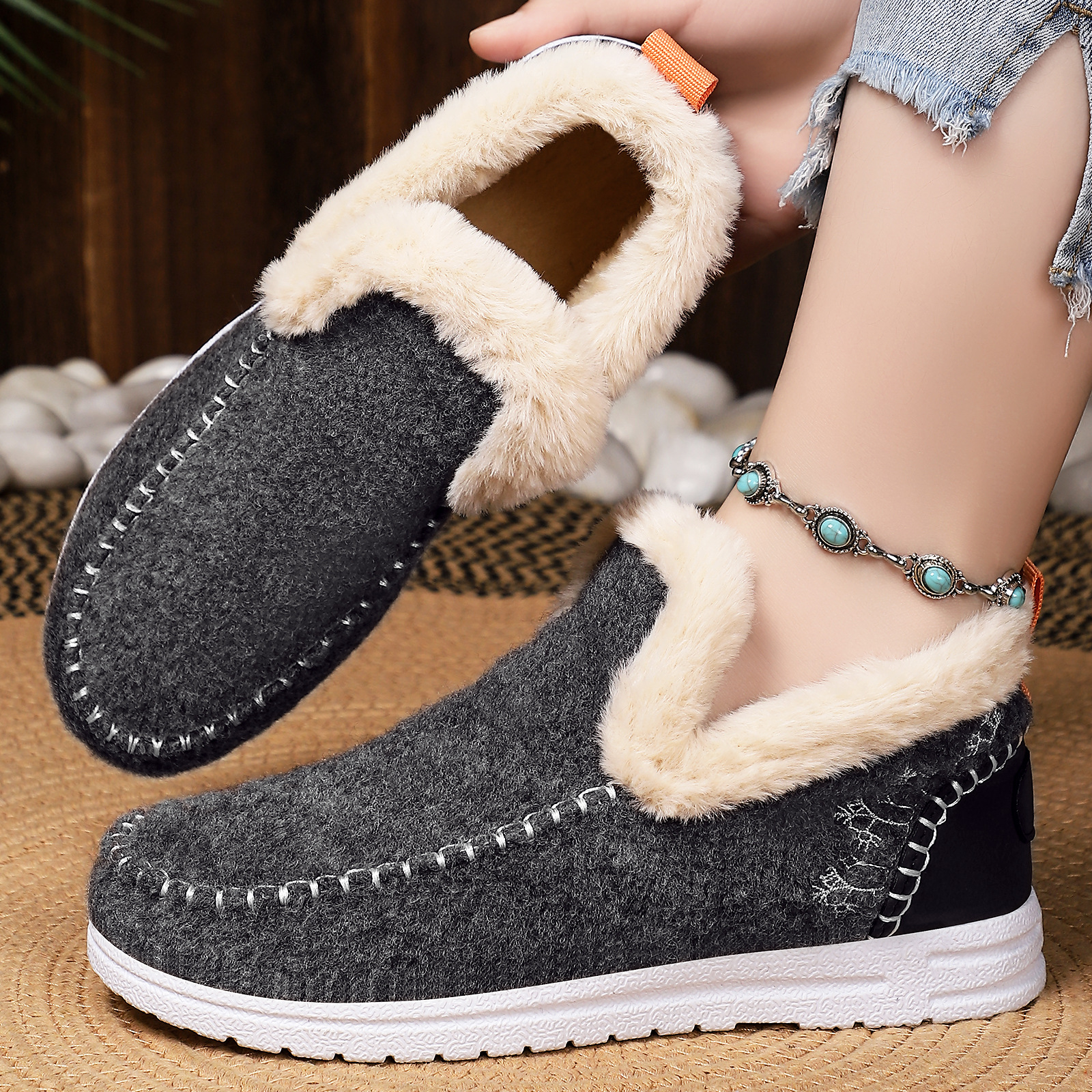 Jinshiyuan - Winter cotton boots Processing and customization, fleece and thickened cotton shoes, women's boots, cold-proof and warm, one-foot snow boots Application Scenario