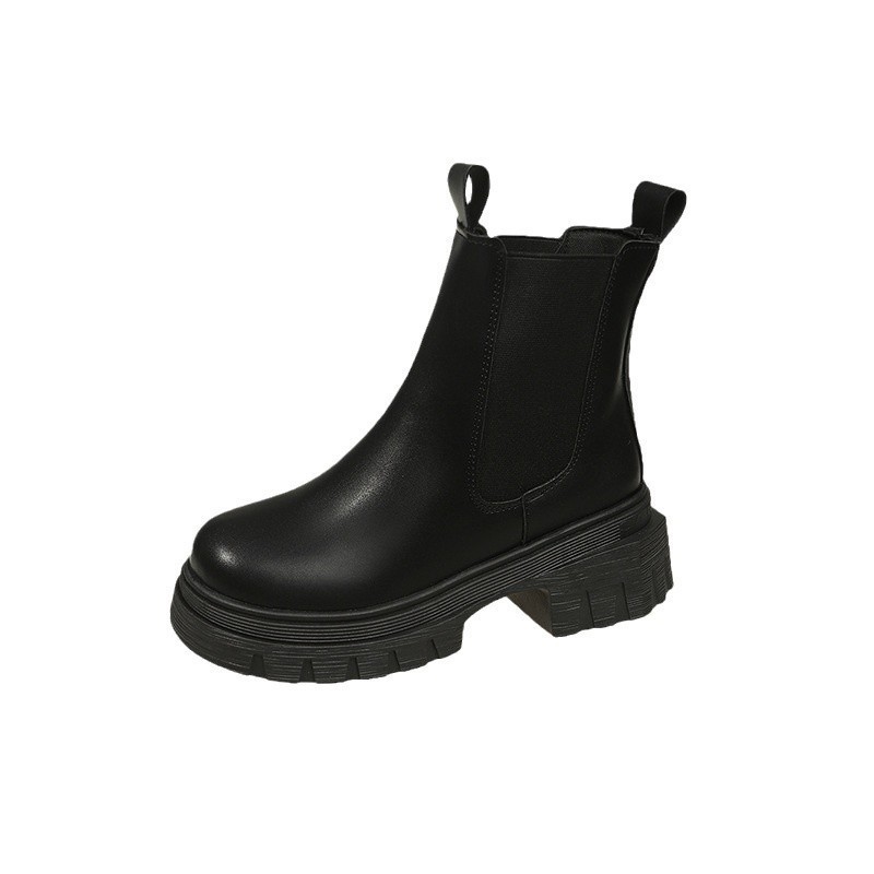 A petite woman with thick soles and thick heels, the new 2024 winter collection of British college style versatile fleece Dr. Martens boots Item Picture