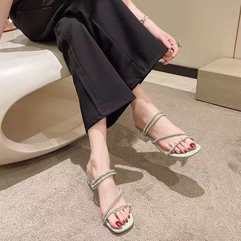 French chunky-heeled rhinestone flip-flops for women's outerwear, 2024 new summer fairy-like style flip-flops Application Scenario