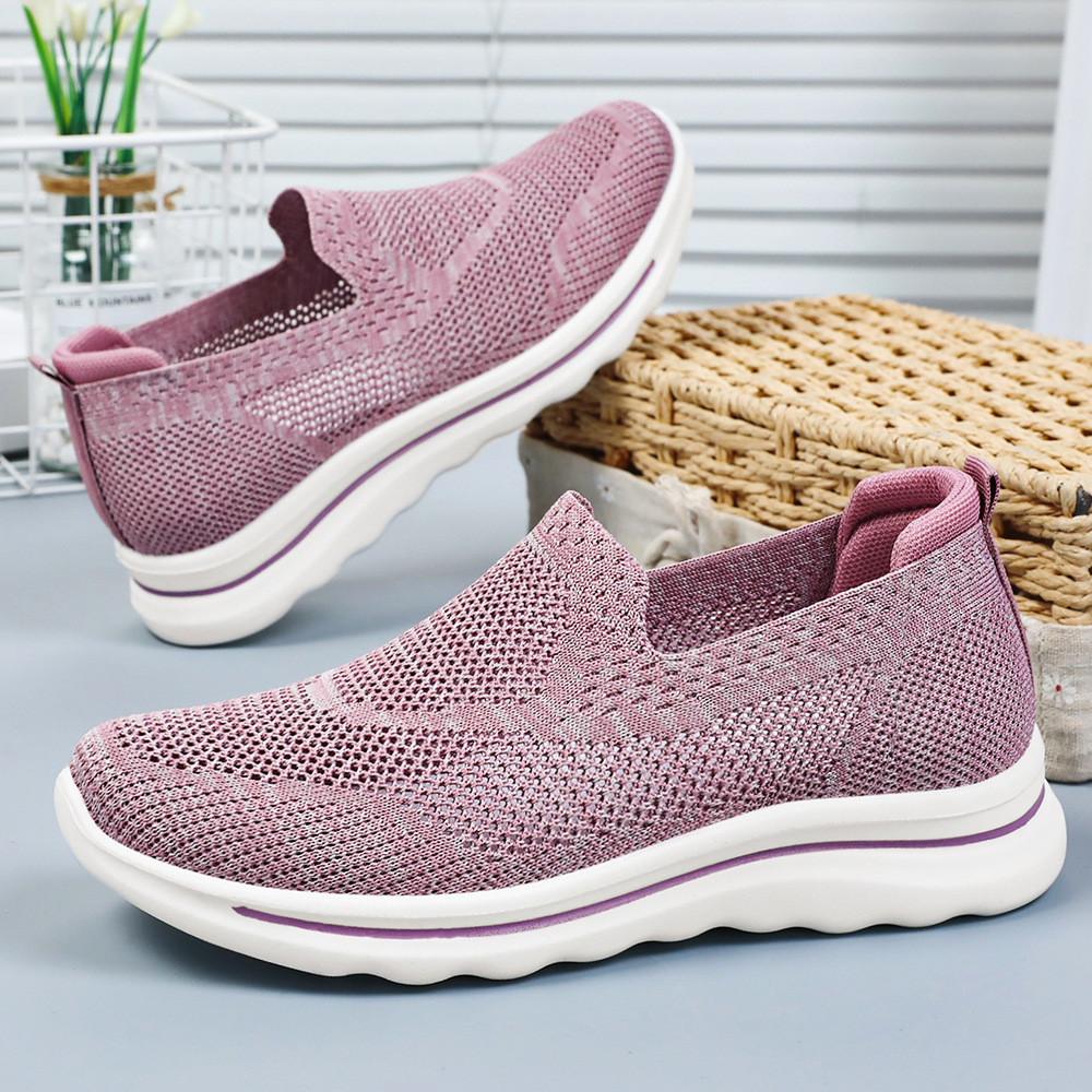 Factory direct sales of women's shoes, spring casual shoes for the middle-aged and elderly, breathable, lightweight, soft-soled and wear-resistant. Wholesale shoes for mothers and the elderly details Picture
