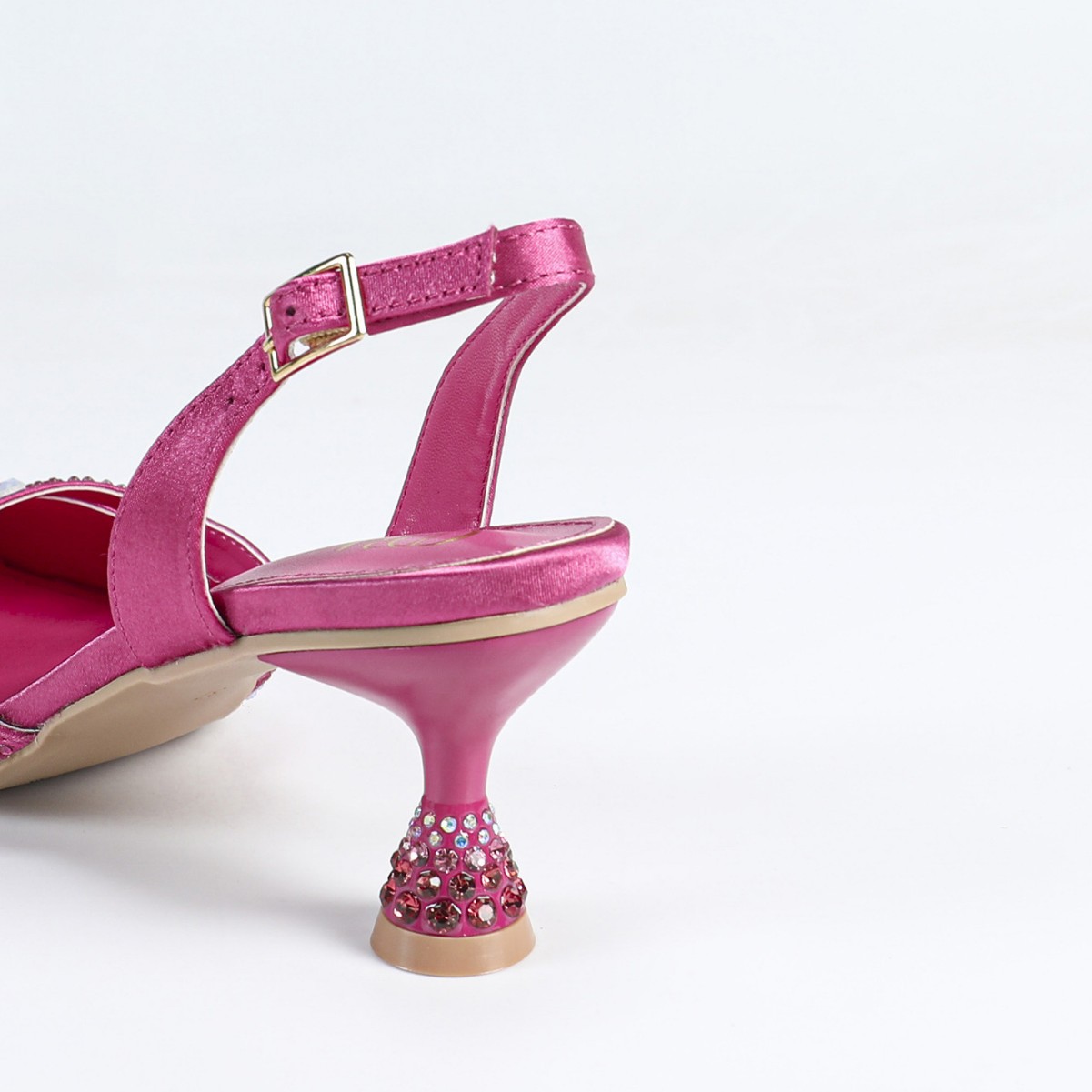 Spring and summer new style pointed-toe shoes, high-end one-strap sandals, shiny banquet fashion high heels, export women's shoes Application Scenario