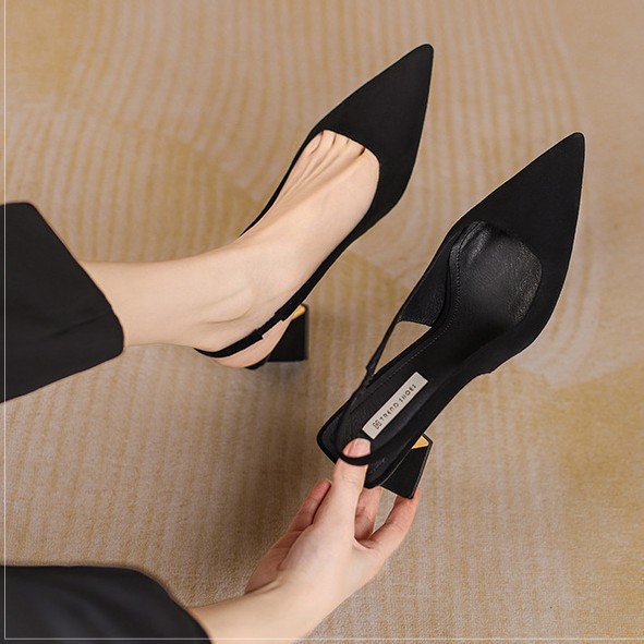 2025 Summer New sexy, fashionable and versatile pointed-toe chunk-heeled sandals with side open cuffs, high-heeled sandals for women's export Application Scenario
