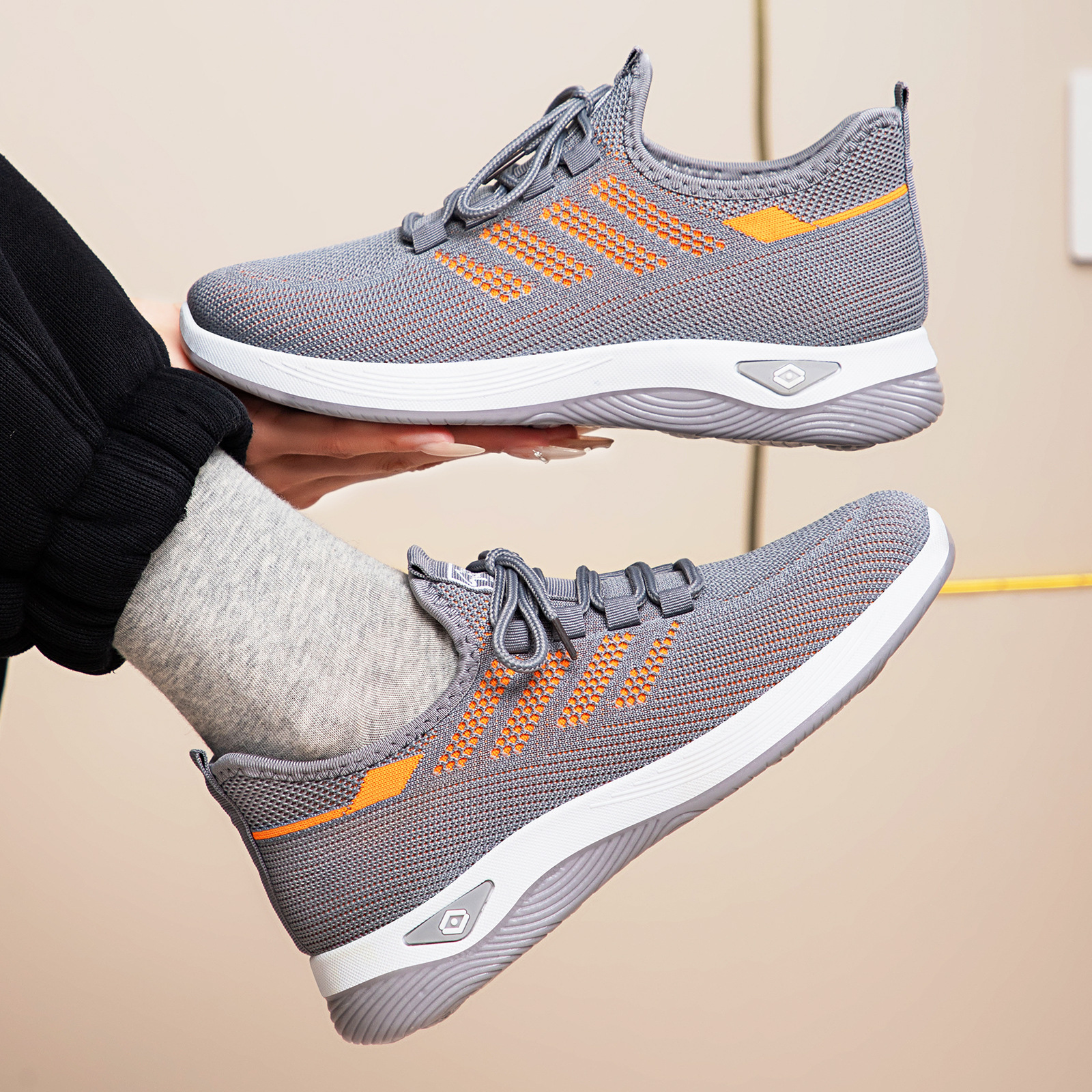 Women's cotton shoes, cross-border TEMU, fleece and thickened women's boots, outdoor sports cotton shoes, versatile flying woven short boots Specification drawing