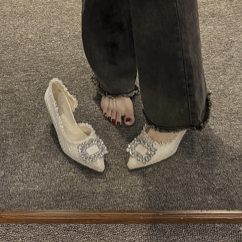 High-heeled women's 2025 summer new niche design French pointed-toe shoes with thin heels and chanted water diamond single shoes Application Scenario